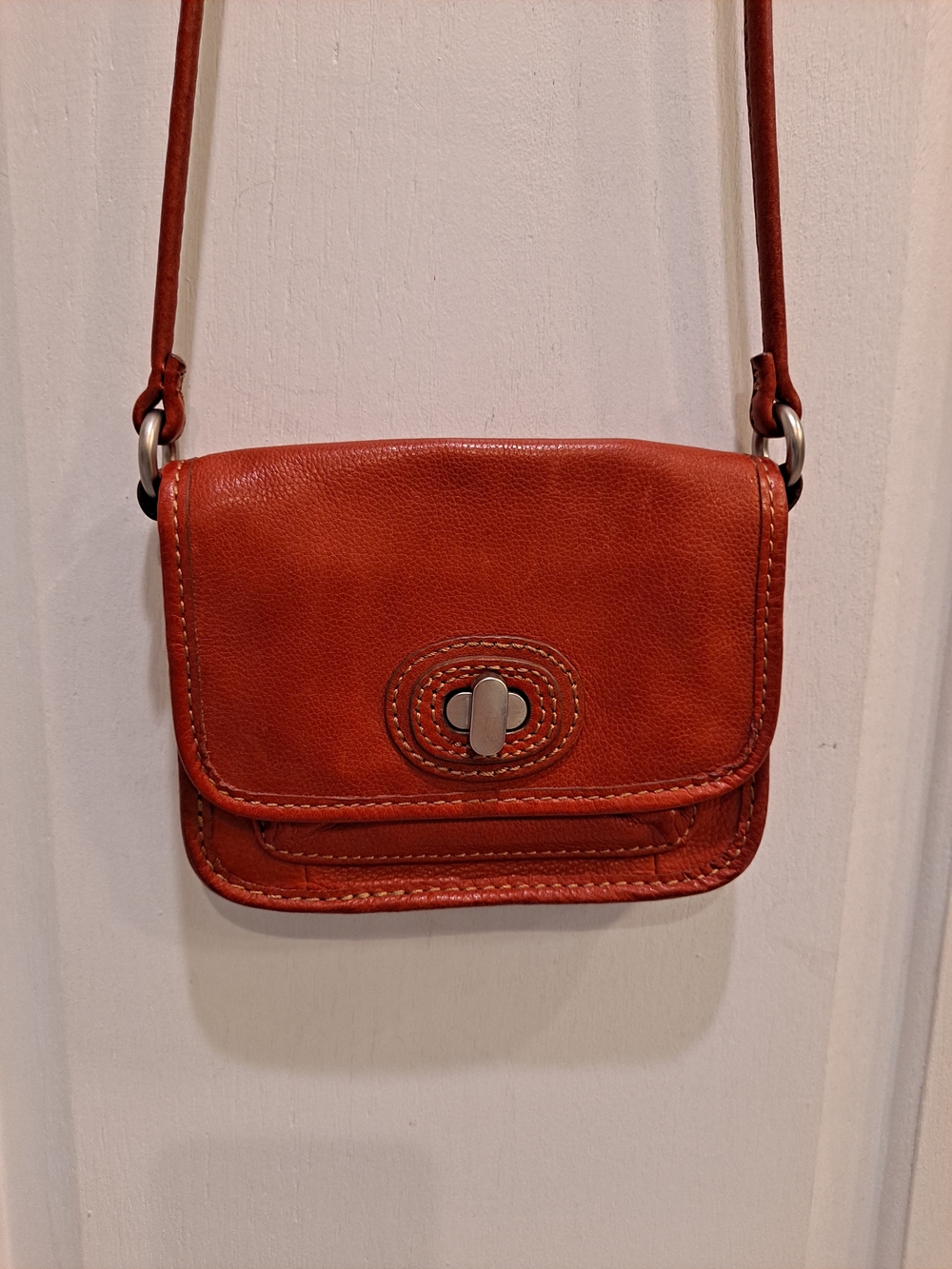 Fossil Vintage Small Compact  Crossbody Bag Red Leather Contrast Stitching